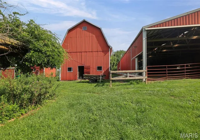 Photo 4 of Single family home for sale at 5842 Saxtown Rd, Millstadt, IL 62260 | MLS# MIS26049932 | Listing updated on 2026-09-11