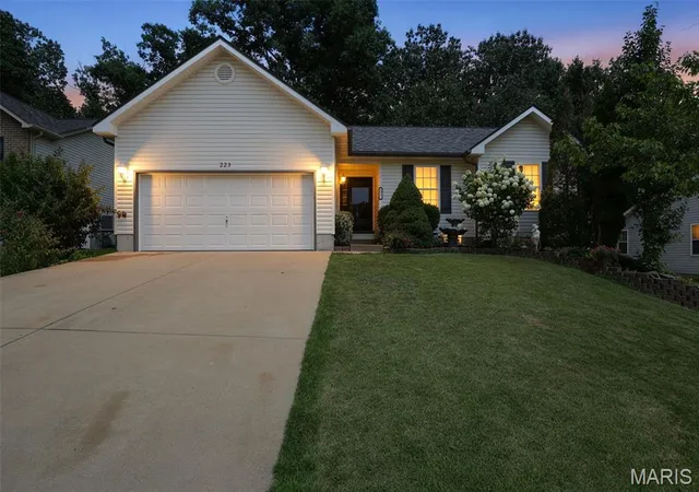 Photo 1 of Single family home for sale at 223 Williamsburg Dr, Crystal City, MO 63019 | MLS# MIS26049945 | Listing updated on 2026-09-08