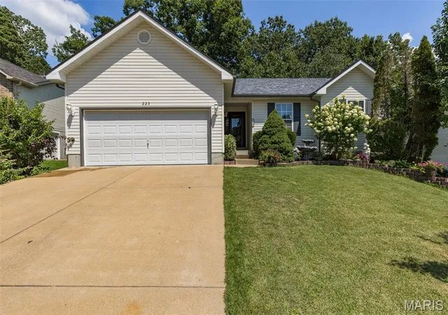 Photo 2 of Single family home for sale at 223 Williamsburg Dr, Crystal City, MO 63019 | MLS# MIS26049945 | Listing updated on 2026-09-08