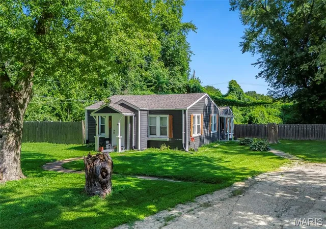 Photo 1 of Single family home for sale at 1043 Farmview Dr, Saint Louis, MO 63138 | MLS# MIS26049978 | Listing updated on 2026-09-10