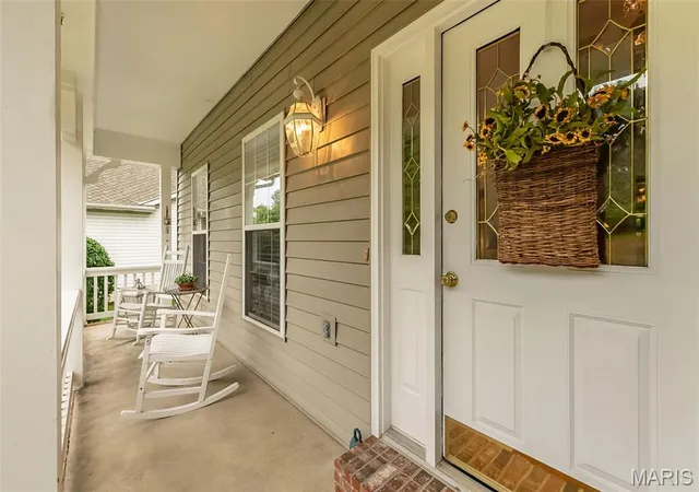 Photo 3 of Sale Pending at 868 Natchez Dr, Saint Charles, MO 63303 | MLS# MIS26050065 | Listing updated on 2026-09-09