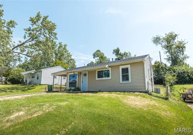 Photo 3 of Single family home for sale at 3 Elmwood Dr, Rolla, MO 65401 | MLS# MIS26050072 | Listing updated on 2026-09-14