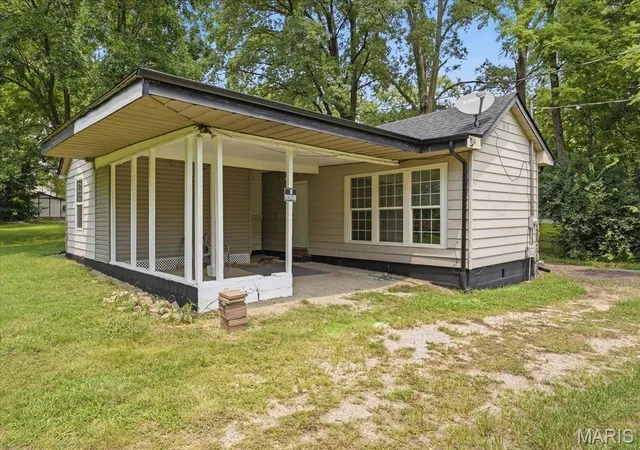 Photo 2 of Single family home for sale at 13 S Florida Ave, Belleville, IL 62221 | MLS# MIS26050125 | Listing updated on 2026-10-15