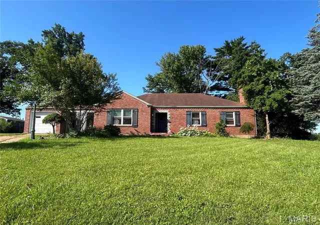 Photo 2 of Sale Pending at 1306 E 3rd St, Washington, MO 63090 | MLS# MIS26050135 | Listing updated on 2026-09-10