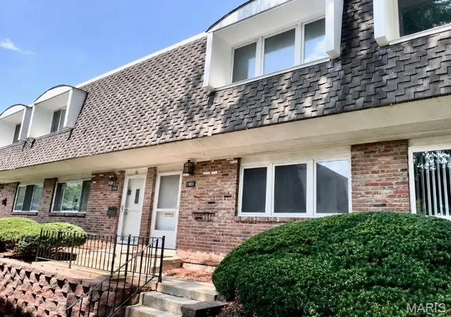 Photo 1 of Sale Pending at 1072 Lafayette Ct, Collinsville, IL 62234 | MLS# MIS26050166 | Listing updated on 2026-09-14