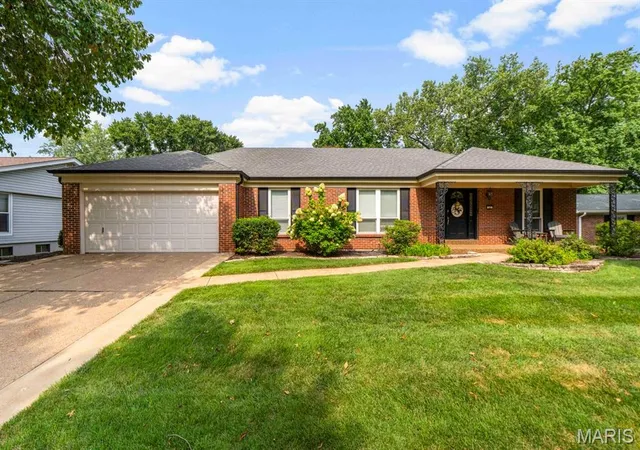 Photo 1 of Sale Pending at 107 Lea Meadows Dr, Ballwin, MO 63011 | MLS# MIS26050190 | Listing updated on 2026-09-12