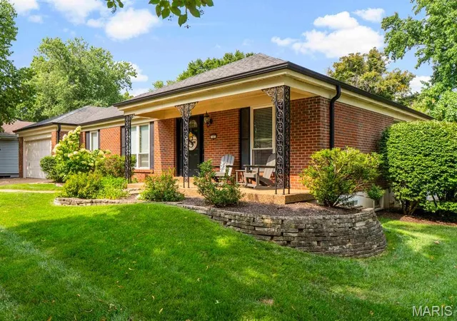 Photo 2 of Sale Pending at 107 Lea Meadows Dr, Ballwin, MO 63011 | MLS# MIS26050190 | Listing updated on 2026-09-12