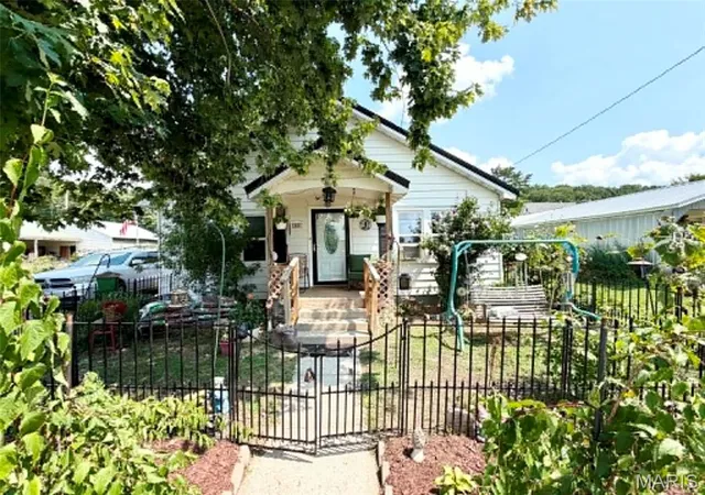Photo 1 of Single family home for sale at 501 Washington St, Hamburg, IL 62045 | MLS# MIS26050272 | Listing updated on 2026-09-10