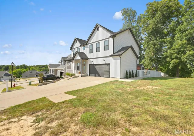 Photo 2 of Single family home for sale at 1409 Burrwyck Ln, Herculaneum, MO 63048 | MLS# MIS26050317 | Listing updated on 2026-09-12