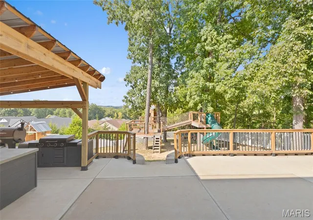 Photo 3 of Single family home for sale at 1409 Burrwyck Ln, Herculaneum, MO 63048 | MLS# MIS26050317 | Listing updated on 2026-10-04