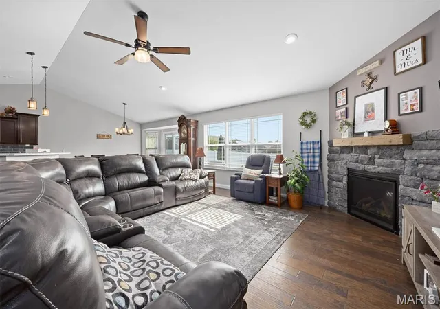 Photo 3 of Single family home for sale at 250 Beauregard Dr, Belleville, IL 62221 | MLS# MIS26050362 | Listing updated on 2026-09-21