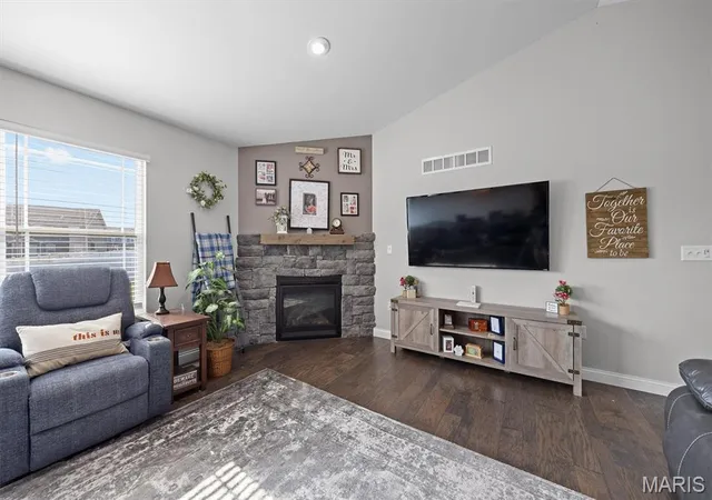 Photo 4 of Single family home for sale at 250 Beauregard Dr, Belleville, IL 62221 | MLS# MIS26050362 | Listing updated on 2026-09-21