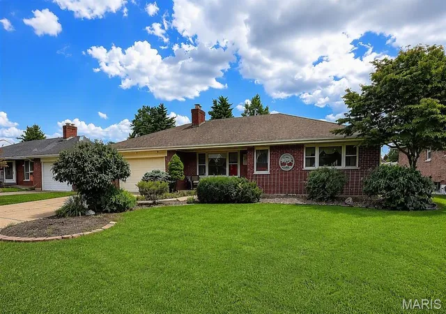 Photo 2 of Single family home for sale at 11838 Sunlind Dr, Saint Louis, MO 63127 | MLS# MIS26050372 | Listing updated on 2026-09-14