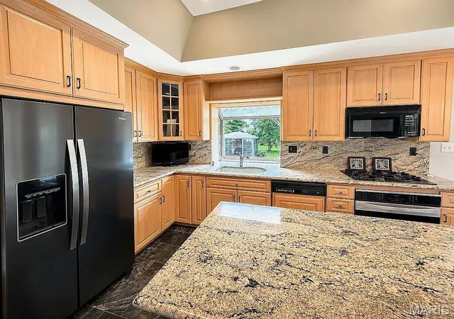 Photo 3 of Single family home for sale at 11838 Sunlind Dr, Saint Louis, MO 63127 | MLS# MIS26050372 | Listing updated on 2026-10-28