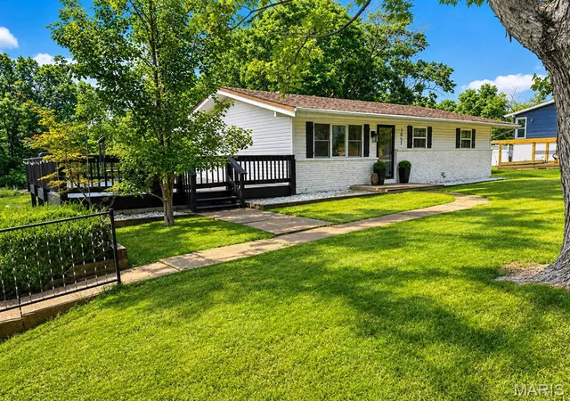 Photo 2 of Single family home for sale at 3051 Nettie Dr, Saint Louis, MO 63129 | MLS# MIS26050465 | Listing updated on 2026-10-05