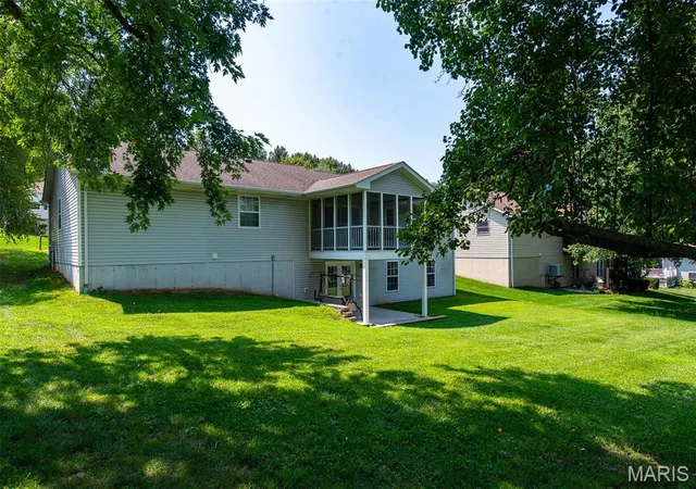 Photo 3 of Sale Pending at 1231 Deer Run Dr Dr, Washington, MO 63090 | MLS# MIS26050594 | Listing updated on 2026-09-17