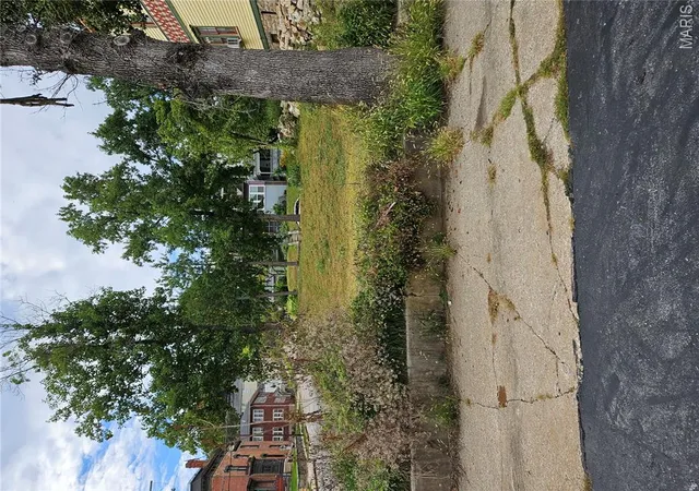 Photo 4 of Land for sale at 923 Center St, Hannibal, MO 63401 | MLS# MIS26050615 | Listing updated on 2026-09-15