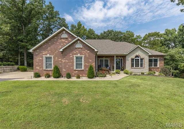 Photo 3 of Sale Pending at 3305 Magnolia Ln, Festus, MO 63028 | MLS# MIS26050624 | Listing updated on 2026-09-14
