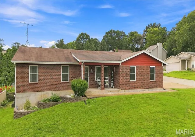 Photo 3 of Single family home for sale at 2172 Larkspur Lndg, Imperial, MO 63052 | MLS# MIS26050626 | Listing updated on 2026-09-12