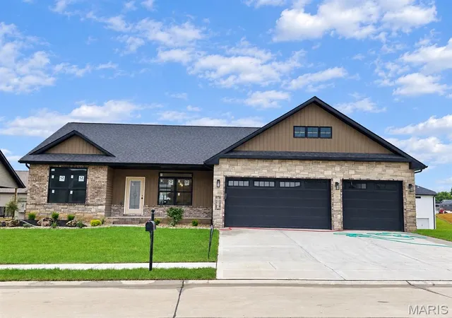 Photo 1 of Single family home for sale at 1827 Robins Mill Ct, Maryville, IL 62062 | MLS# MIS26050704 | Listing updated on 2026-09-11