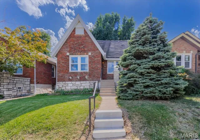Photo 2 of Single family home for sale at 3820 Burgen Ave, Saint Louis, MO 63116 | MLS# MIS26050723 | Listing updated on 2026-09-15
