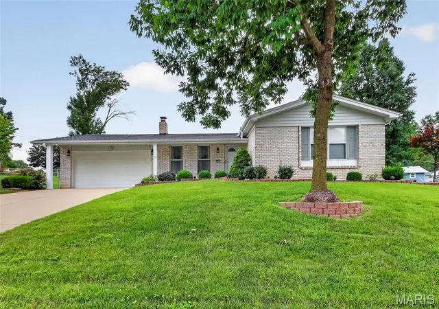 Photo 2 of Single family home for sale at 3020 Mockingbird Dr, Saint Charles, MO 63301 | MLS# MIS26050786 | Listing updated on 2026-09-14
