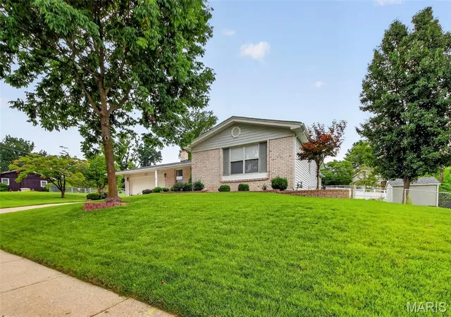 Photo 3 of Single family home for sale at 3020 Mockingbird Dr, Saint Charles, MO 63301 | MLS# MIS26050786 | Listing updated on 2026-09-14