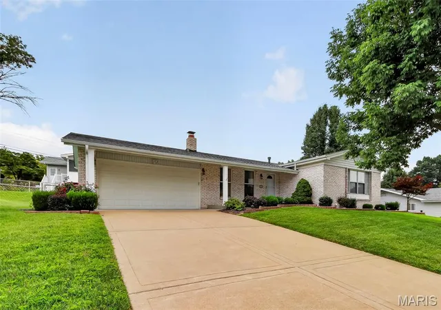 Photo 3 of Single family home for sale at 3020 Mockingbird Dr, Saint Charles, MO 63301 | MLS# MIS26050786 | Listing updated on 2026-10-08