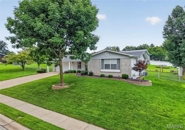Photo 4 of Single family home for sale at 3020 Mockingbird Dr, Saint Charles, MO 63301 | MLS# MIS26050786 | Listing updated on 2026-10-08