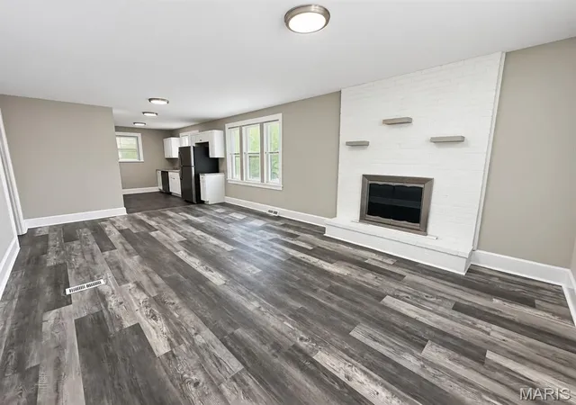 Photo 2 of Single family home for sale at 503 Leslie Ave, Wood River, IL 62095 | MLS# MIS26050829 | Listing updated on 2026-09-15