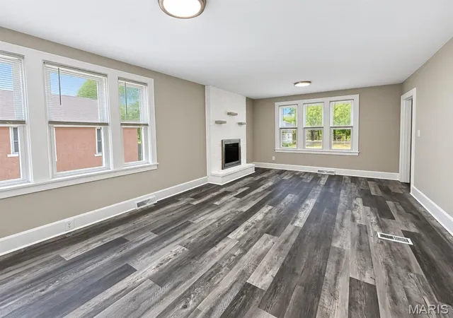 Photo 3 of Single family home for sale at 503 Leslie Ave, Wood River, IL 62095 | MLS# MIS26050829 | Listing updated on 2026-09-15