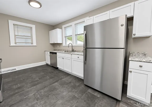Photo 2 of Single family home for sale at 503 Leslie Ave, Wood River, IL 62095 | MLS# MIS26050829 | Listing updated on 2026-10-21
