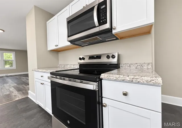 Photo 3 of Single family home for sale at 503 Leslie Ave, Wood River, IL 62095 | MLS# MIS26050829 | Listing updated on 2026-10-21
