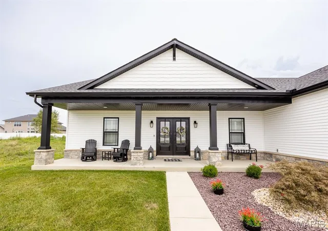 Photo 2 of Single family home for sale at 1395 Dove Hollow Cir, O Fallon, IL 62269 | MLS# MIS26050834 | Listing updated on 2026-09-10