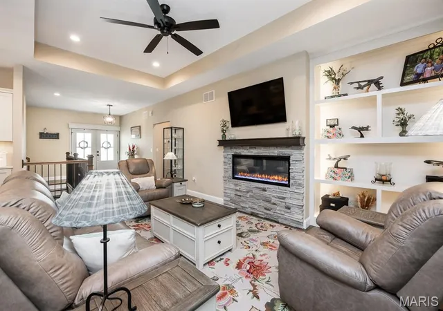Photo 3 of Single family home for sale at 1395 Dove Hollow Cir, O Fallon, IL 62269 | MLS# MIS26050834 | Listing updated on 2026-10-06