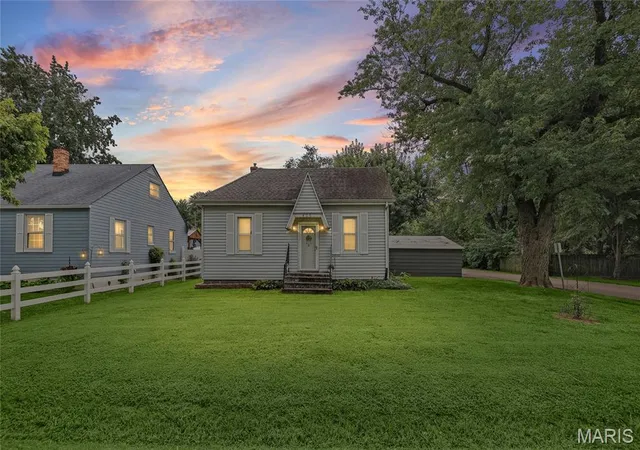 Photo 2 of Single family home for sale at 406 S 5th St, Caseyville, IL 62232 | MLS# MIS26050886 | Listing updated on 2026-09-29