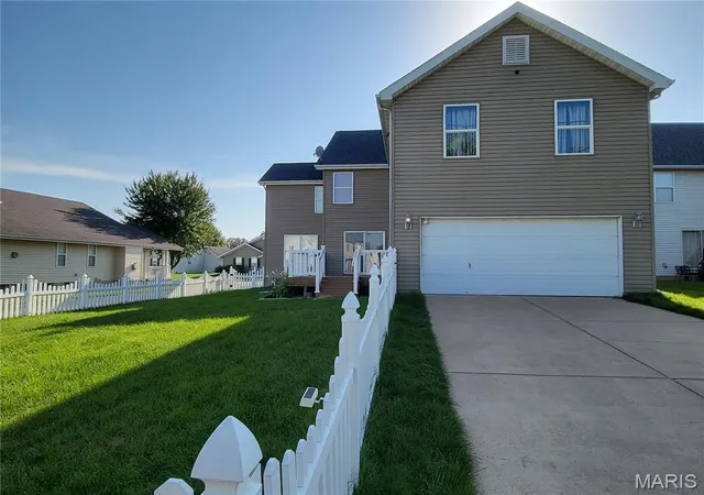 Photo 3 of Single family home for sale at 15452 Jost Main, Florissant, MO 63034 | MLS# MIS26050889 | Listing updated on 2026-09-12