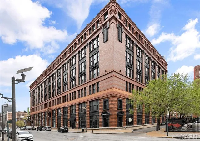Listing Photo 1 - Condo for sale in building located at 1520 Washington Ave, St. Louis, MO 63103 - Unit #R601