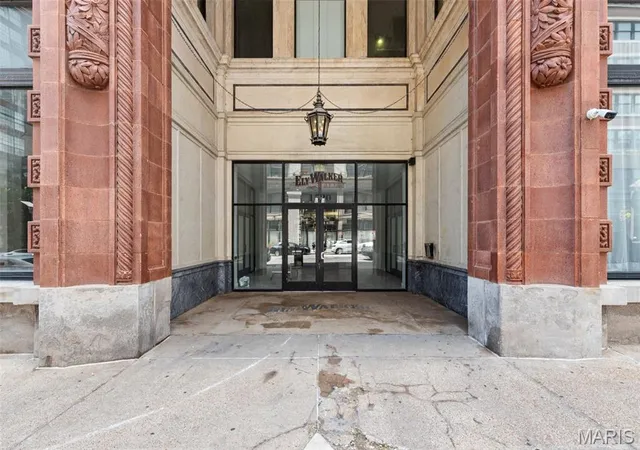 Listing Photo 2 - Condo for sale in building located at 1520 Washington Ave, St. Louis, MO 63103 - Unit #R601