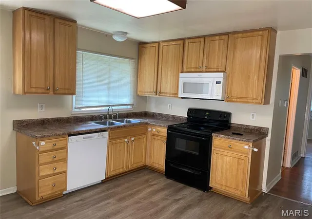 Photo 3 of Sale Pending at 130 Dauphin Ln, Florissant, MO 63033 | MLS# MIS26051374 | Listing updated on 2026-09-14
