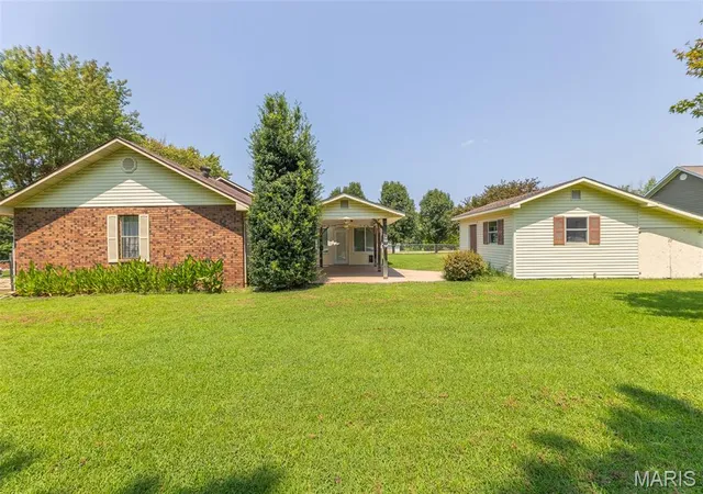 Photo 3 of Sale Pending at 7006 Woodland Meadow, Poplar Bluff, MO 63901 | MLS# MIS26051455 | Listing updated on 2026-09-11