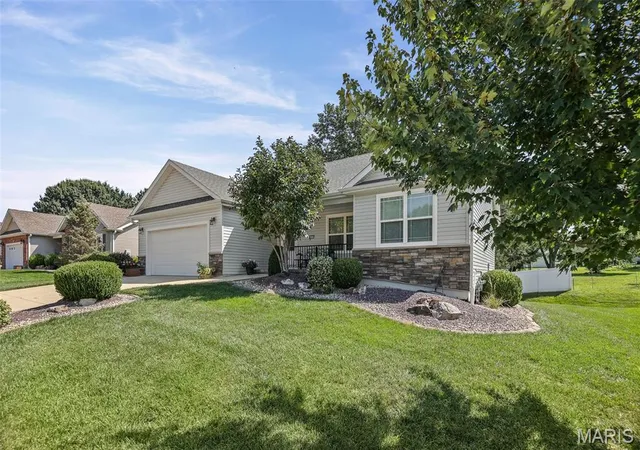 Photo 3 of Single family home for sale at 6409 Winter Ct, Godfrey, IL 62035 | MLS# MIS26051470 | Listing updated on 2026-09-15