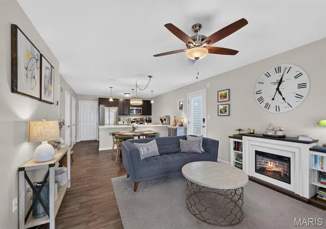 Photo 3 of Sale Pending at 32 Freehold Rock Pl, Saint Charles, MO 63301 | MLS# MIS26051505 | Listing updated on 2026-09-11