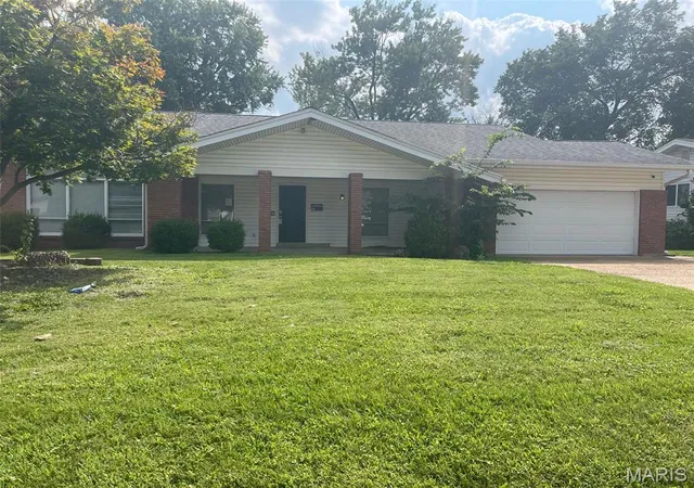 Single family home for sale at 844 Townhouse Ln, Hazelwood, MO 63042 | MLS# MIS26051507
