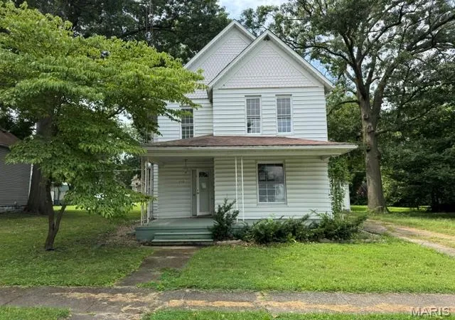 Photo 3 of Single family home for sale at 210 S Elm St, Nokomis, IL 62075 | MLS# MIS26051553 | Listing updated on 2026-09-10