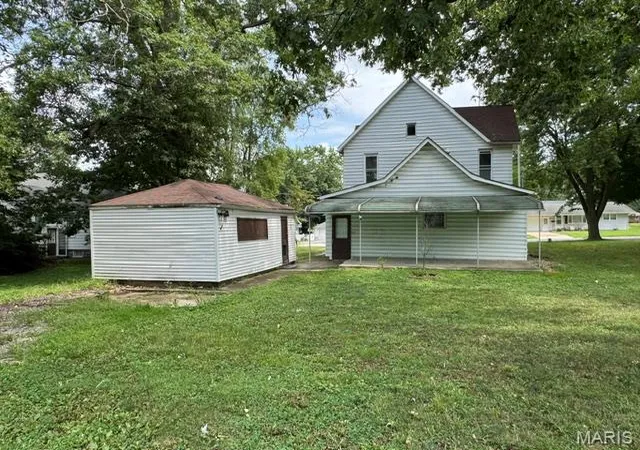 Photo 3 of Single family home for sale at 210 S Elm St, Nokomis, IL 62075 | MLS# MIS26051553 | Listing updated on 2026-10-08