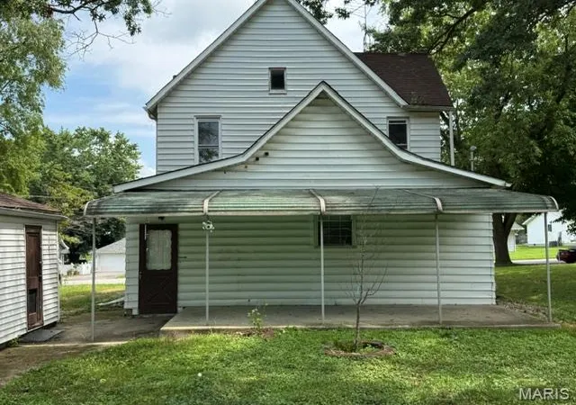 Photo 4 of Single family home for sale at 210 S Elm St, Nokomis, IL 62075 | MLS# MIS26051553 | Listing updated on 2026-10-08