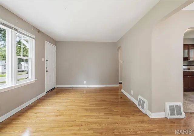 Photo 3 of Sale Pending at 7901 Alert Dr, Saint Louis, MO 63133 | MLS# MIS26051640 | Listing updated on 2026-09-15