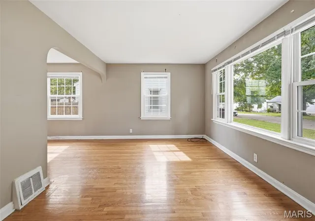 Photo 4 of Sale Pending at 7901 Alert Dr, Saint Louis, MO 63133 | MLS# MIS26051640 | Listing updated on 2026-09-15