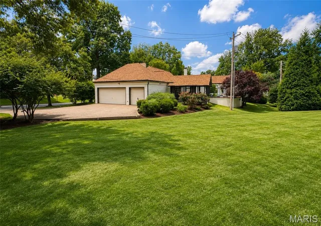 Photo 3 of Single family home for sale at 8211 Gannon Ave, Saint Louis, MO 63132 | MLS# MIS26051646 | Listing updated on 2026-09-14